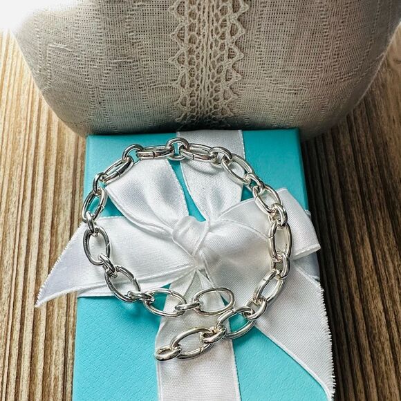 🩵Tiffany & Co. Clasping Link Bracelet Silver 8.5”🩵